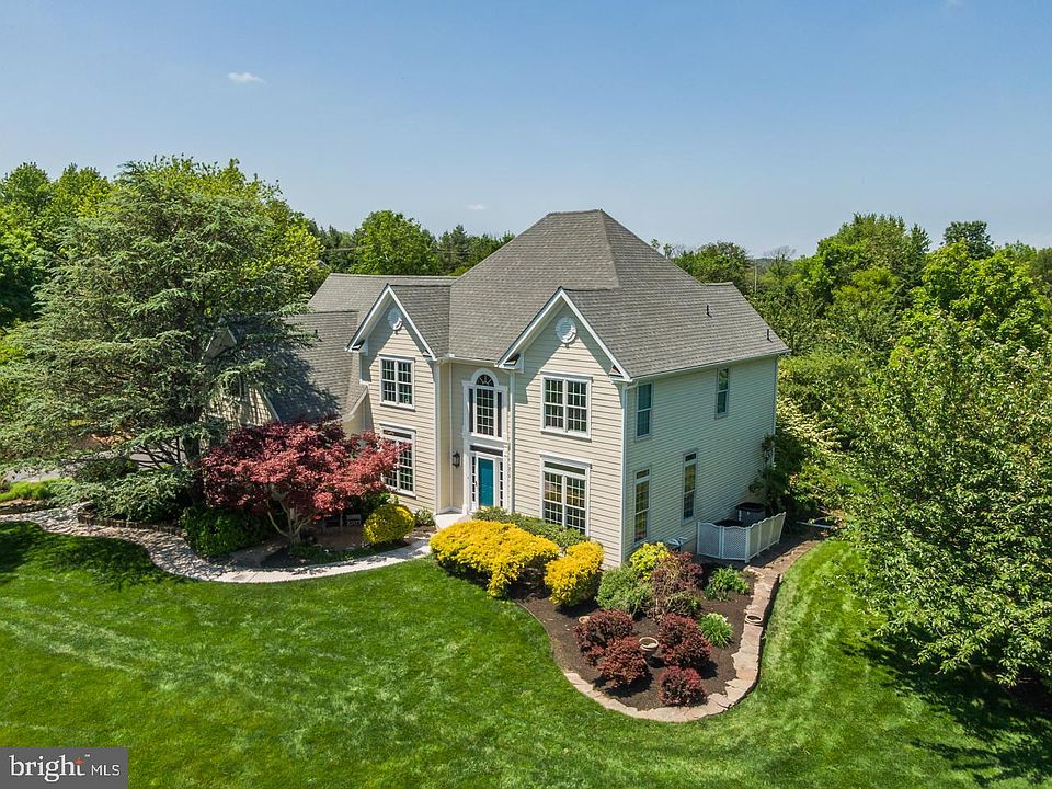 1st image of 3 Mallard Pond Cir