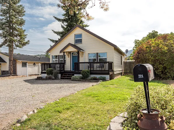 221 W Hammond St, Sequim, WA 98382