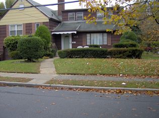 955 South End, Woodmere, NY 11598