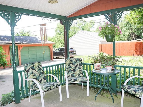 5th image of 10556 E River Rd