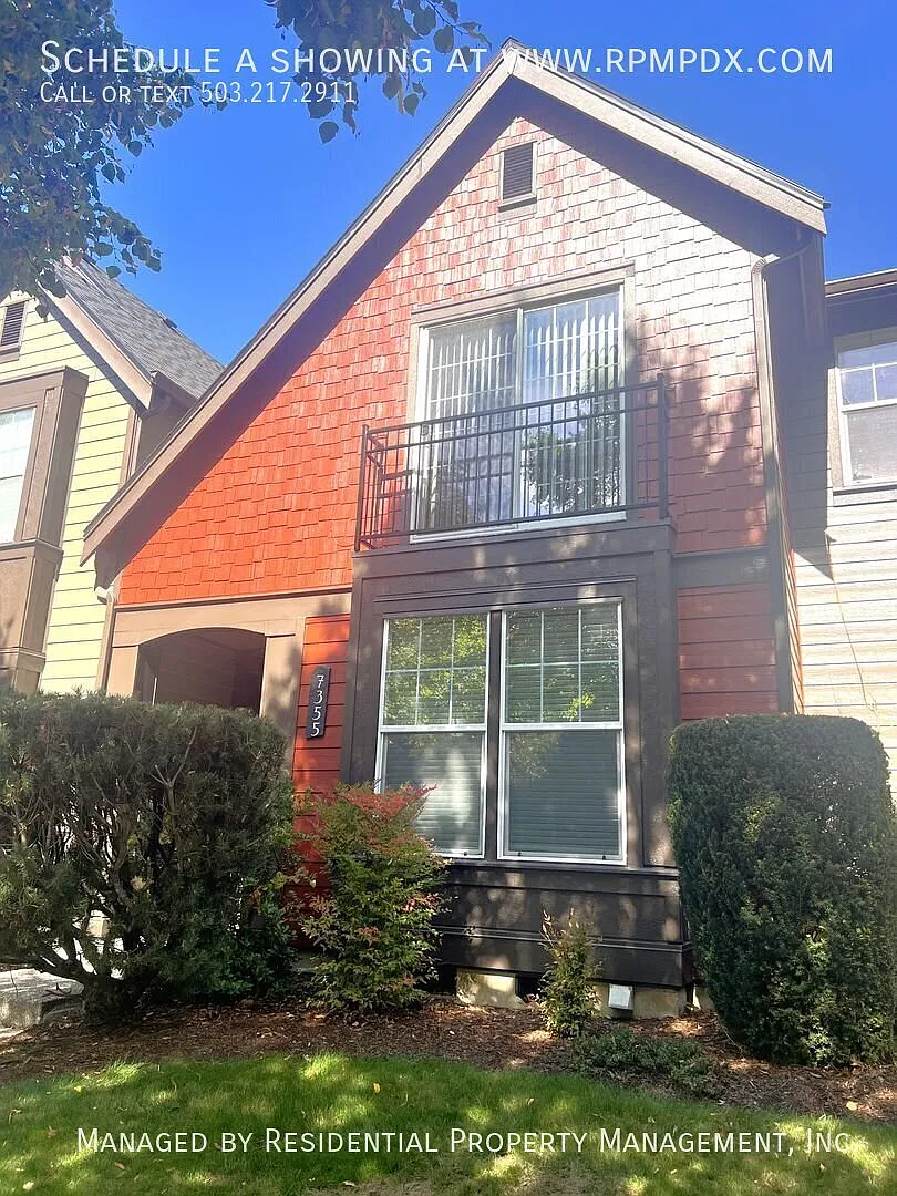 Highly Desirable Stonewater Townhome in the Heart of Orenco Station! — Photo 3