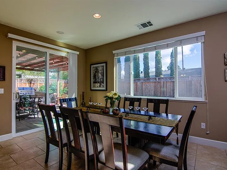 550 Bel Air Way — Photo 2