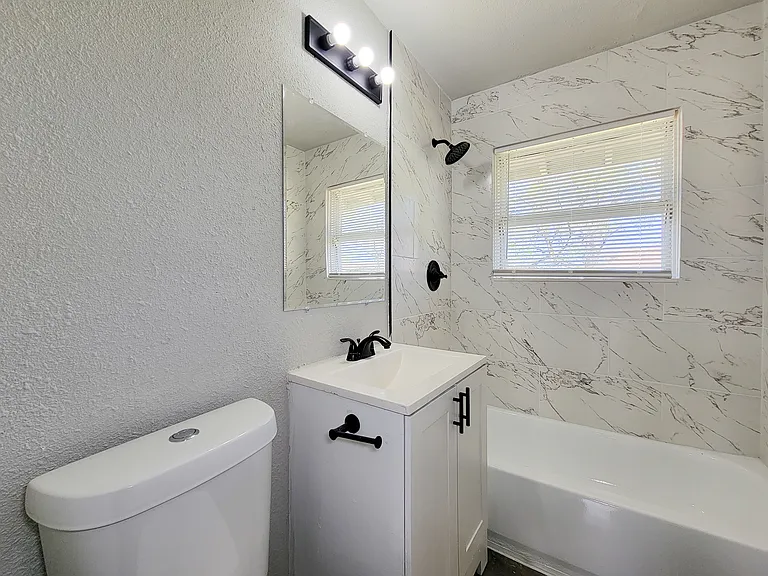 5815 Southseas St — Photo 32