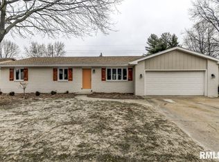 113 White Pine Dr, Gridley, IL 62712