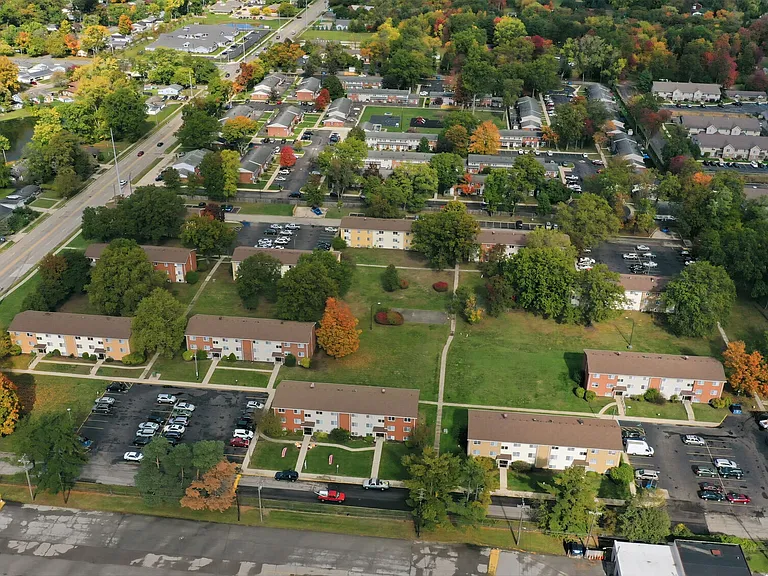 Pin Oak Manor Apartments — Photo 23