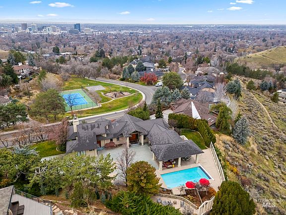 4th image of 462 W Ridgeline Dr