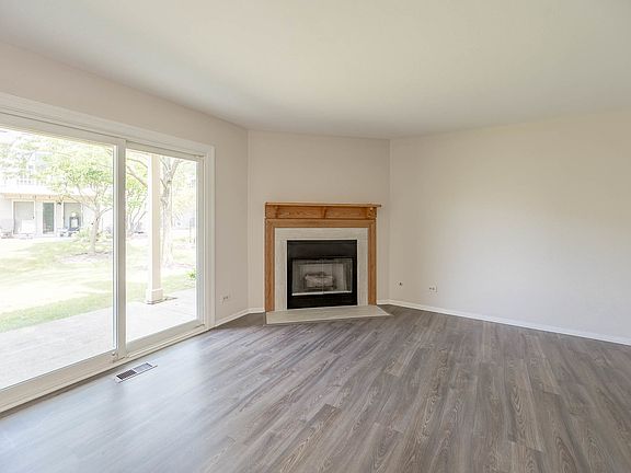 4th image of 2324 Knollwood Ct Unit V1
