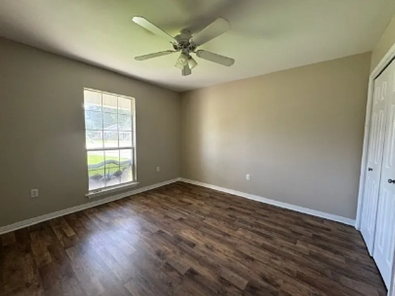 829 Eden Oaks Dr — Photo 2