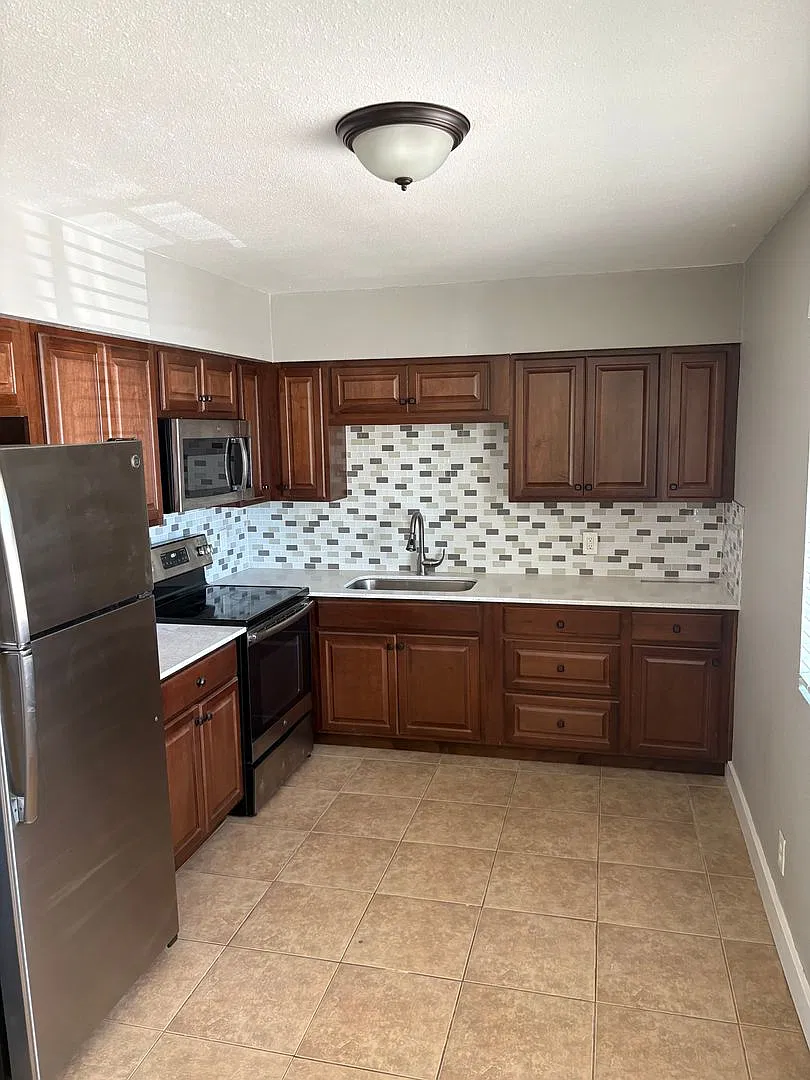 updated 2 bedroom Tempe apartment / 1st month Free move in special — Photo 2