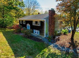 81 Snipatuit Rd, Rochester, MA 02770