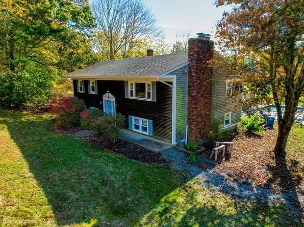 81 Snipatuit Rd, Rochester, MA 02770