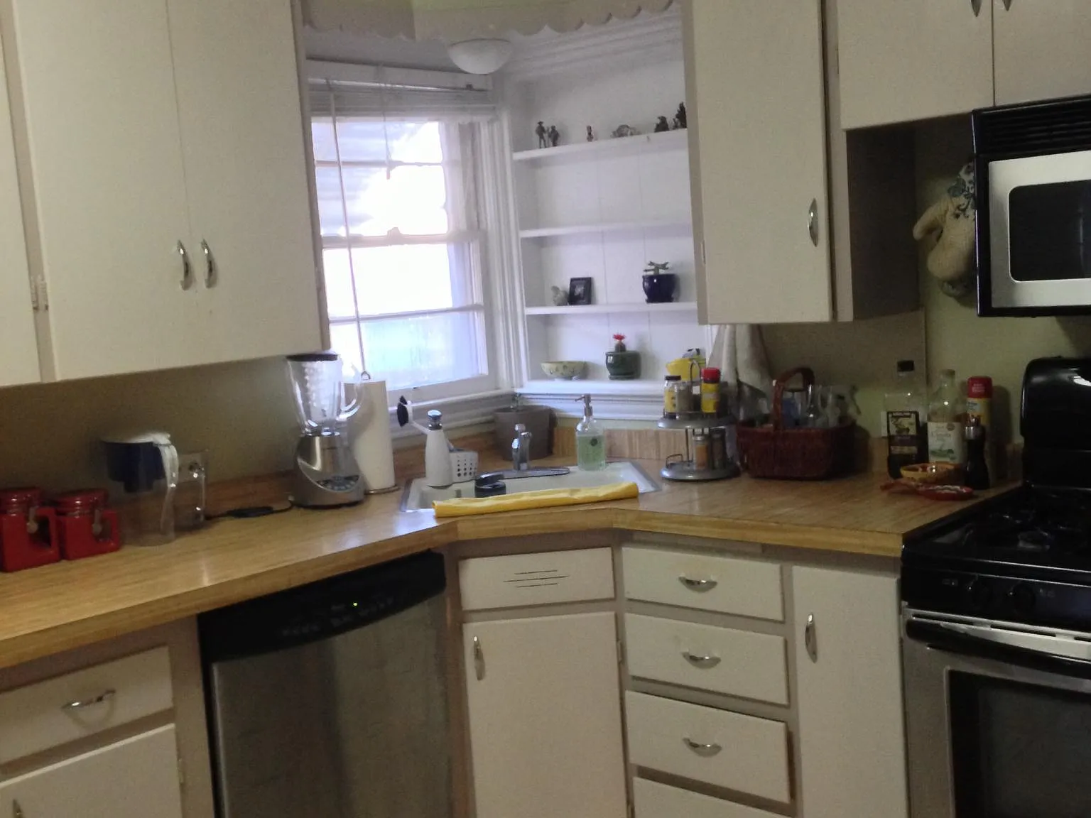 3 bed, 1418 sqft, $2,500 — Photo 4