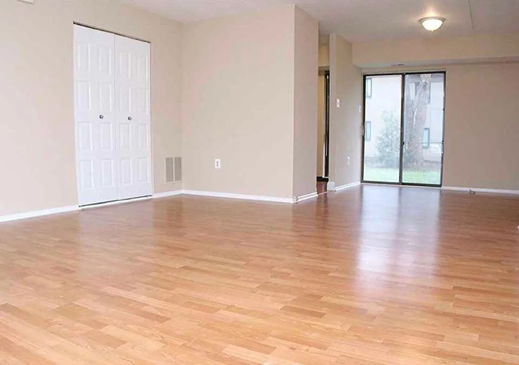 Building Photo - 217 James Ct #217