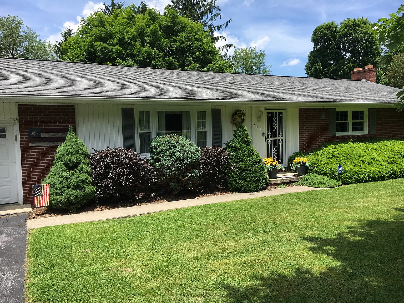 703 Longview Ave photo 1