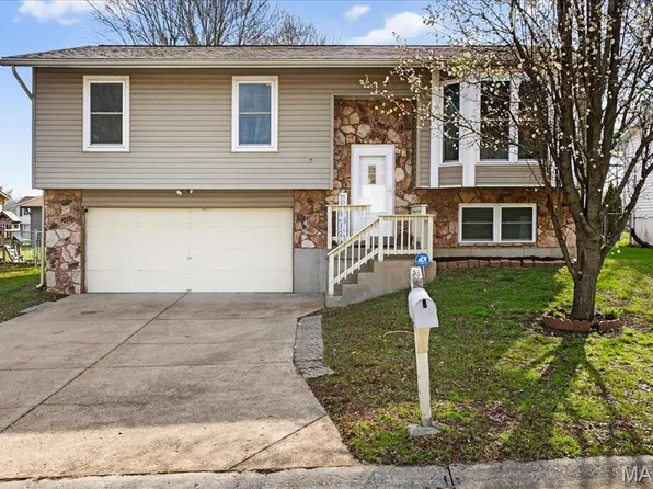 5856 Parkside Pl, Imperial, MO 63052