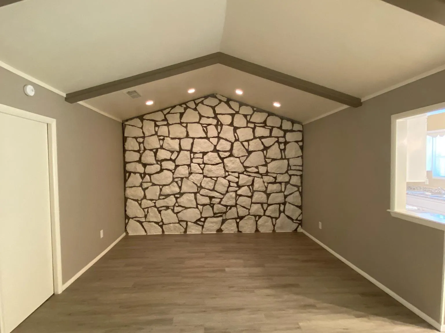3 bed, 1333 sqft, $1,450 — Photo 2