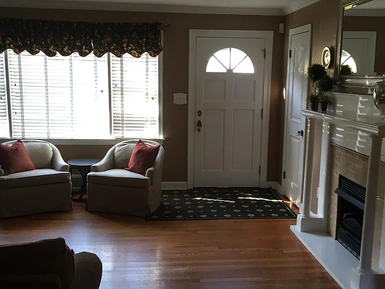2741 Valvedere Dr NE — Photo 2