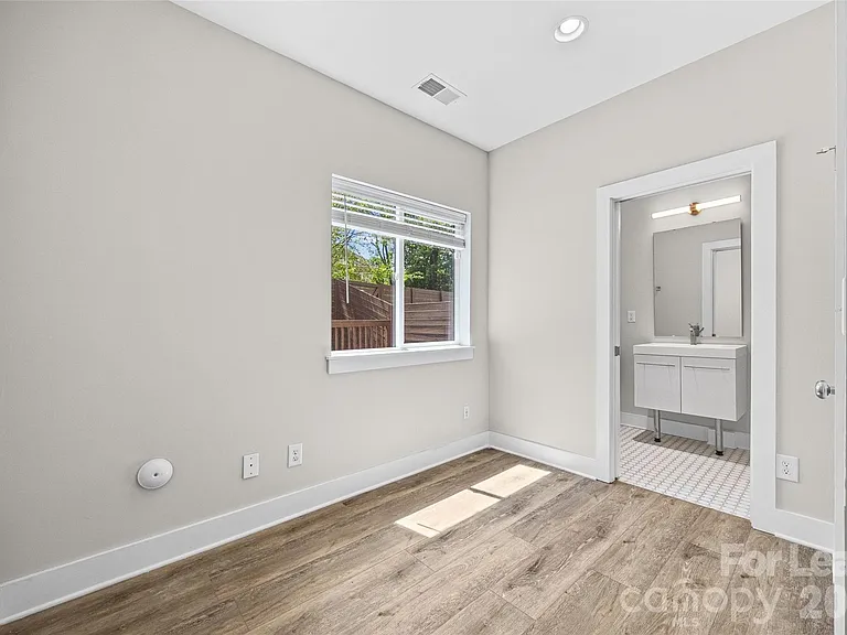 840 E 18th St #C — Photo 3