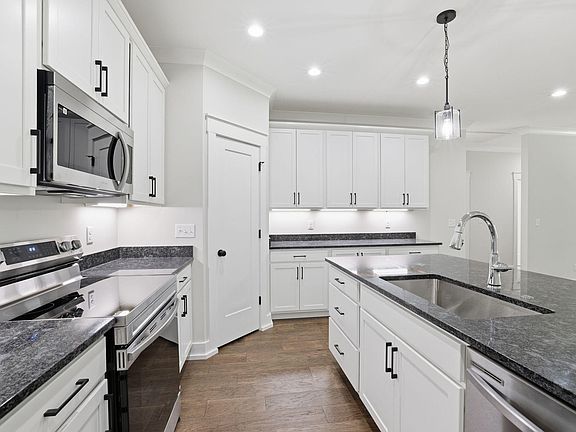 5th image of 6829 Carnell Way #29