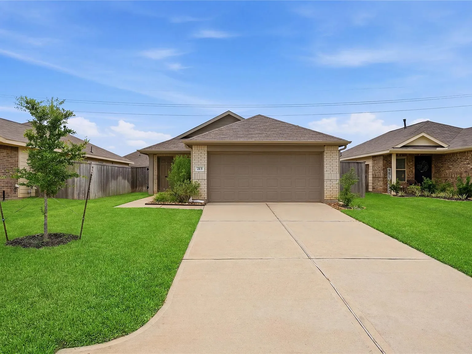 3 bed, 2.0 bath, 1421 sqft, $2,000 — Photo 1