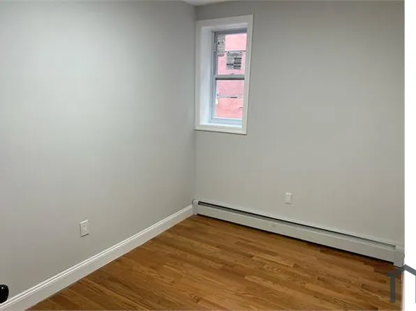 4621 Carpenter Ave, Bronx, NY 10470