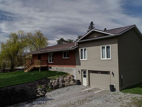 2nd image of 8 Williams Point Rd