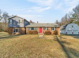 5718 Custis Millpond Rd, West Point, VA 23181