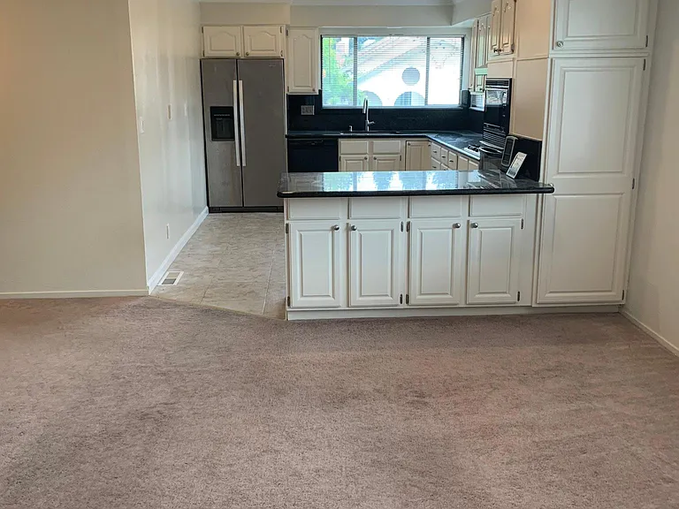 752 Edge Ln — Photo 12