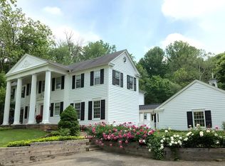 1045 River Rd, Gates Mills, OH 44040