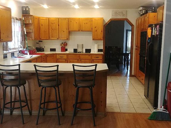 Kitchen with Breakfast Bar