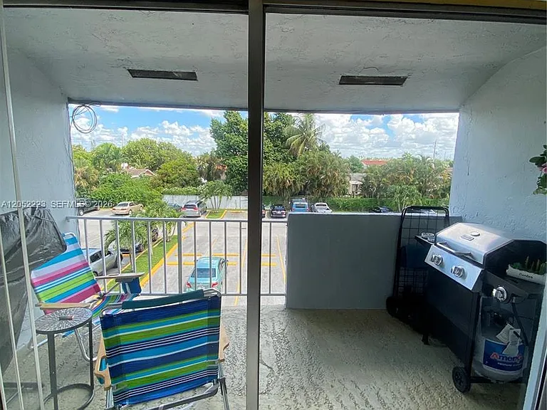1755 W 60th St #D310 — Photo 9