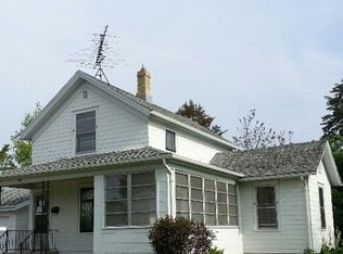 438 Dane St, Woodstock, IL 60098