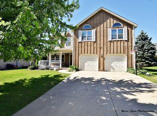13 Saddlewood Ct, Sugar Grove, IL 60554