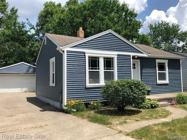 5552 S Aylesbury Dr, Waterford, MI 48327