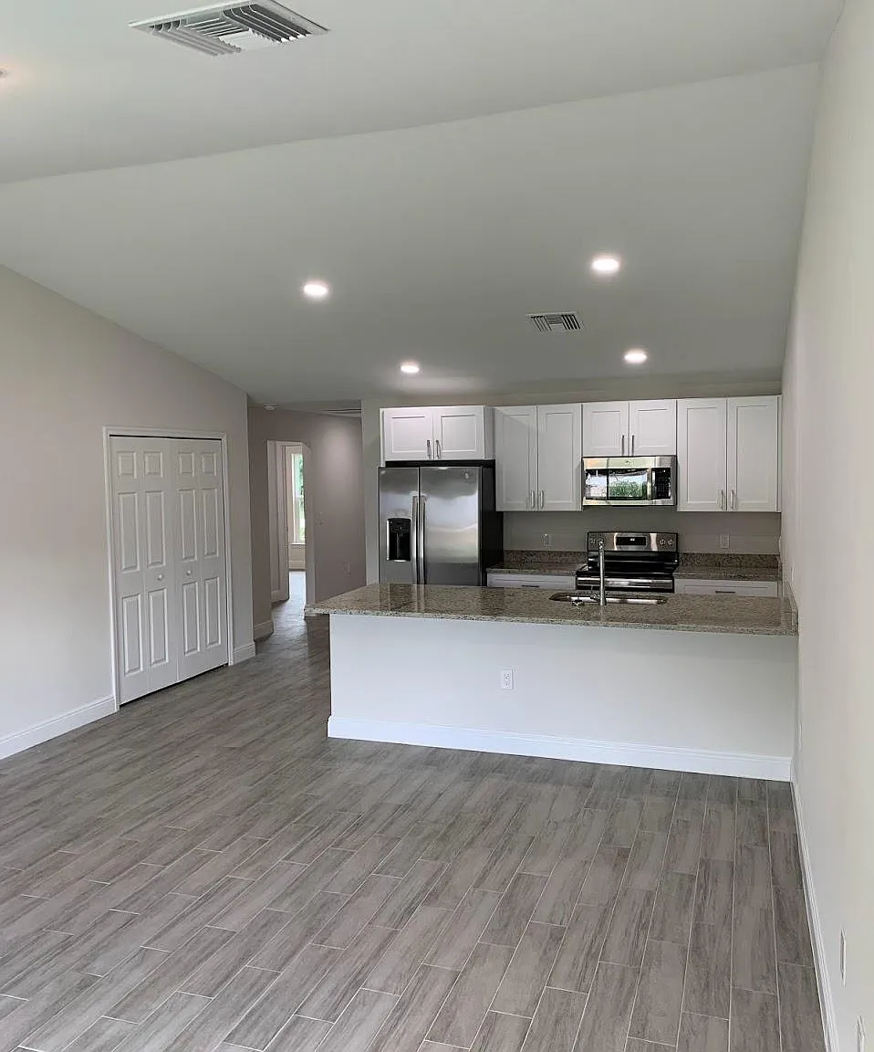 3 bed, 1300 sqft, $1,550 — Photo 2