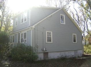 31 Camp St, Warwick, RI 02889