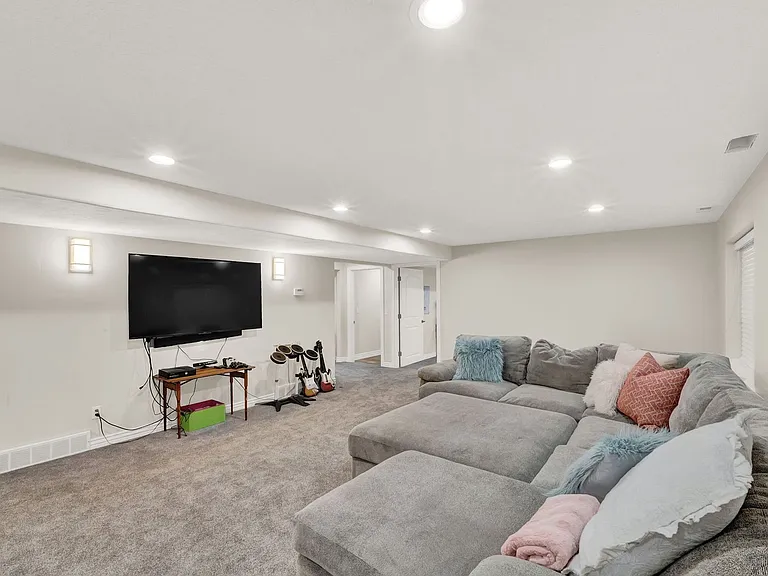 1693 E Crimson Oak Dr — Photo 23