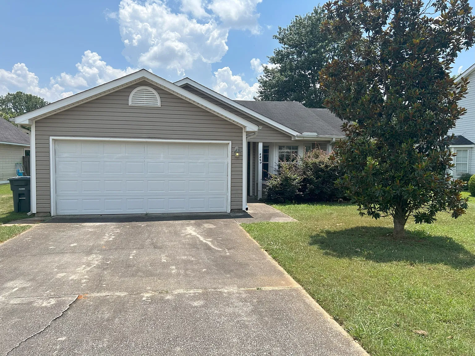 Reabok Circle Southwest 2605 - 1 — Photo 1