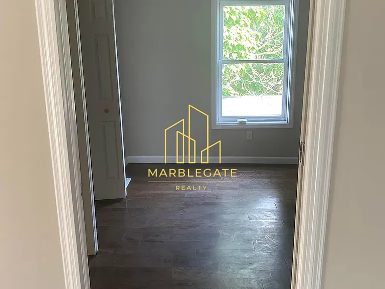 152 S 10th St #33 — Photo 6