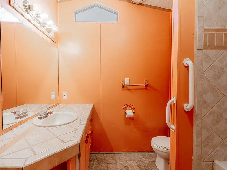 4212 N Charles St — Photo 10