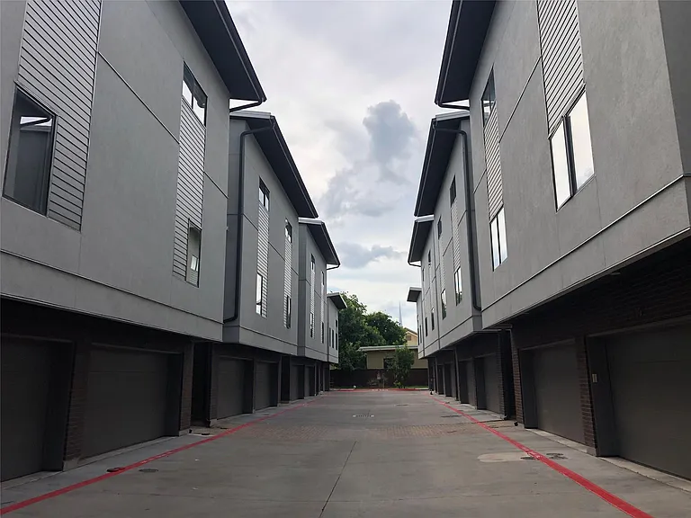 1702 S Lamar Blvd #23 — Photo 12