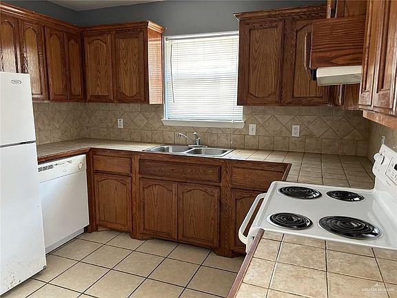 5th image of 3803 Sheraton Ave #D