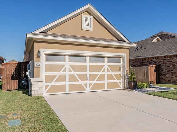 3rd image of 565 Bradford Ln
