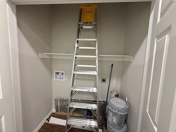 5th image of 704 W Walnut St