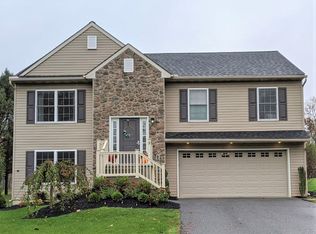 9 Picnic Woods Rd, Lititz, PA 17543