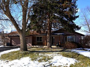 6149 S 38th St, Greenfield, WI 53221