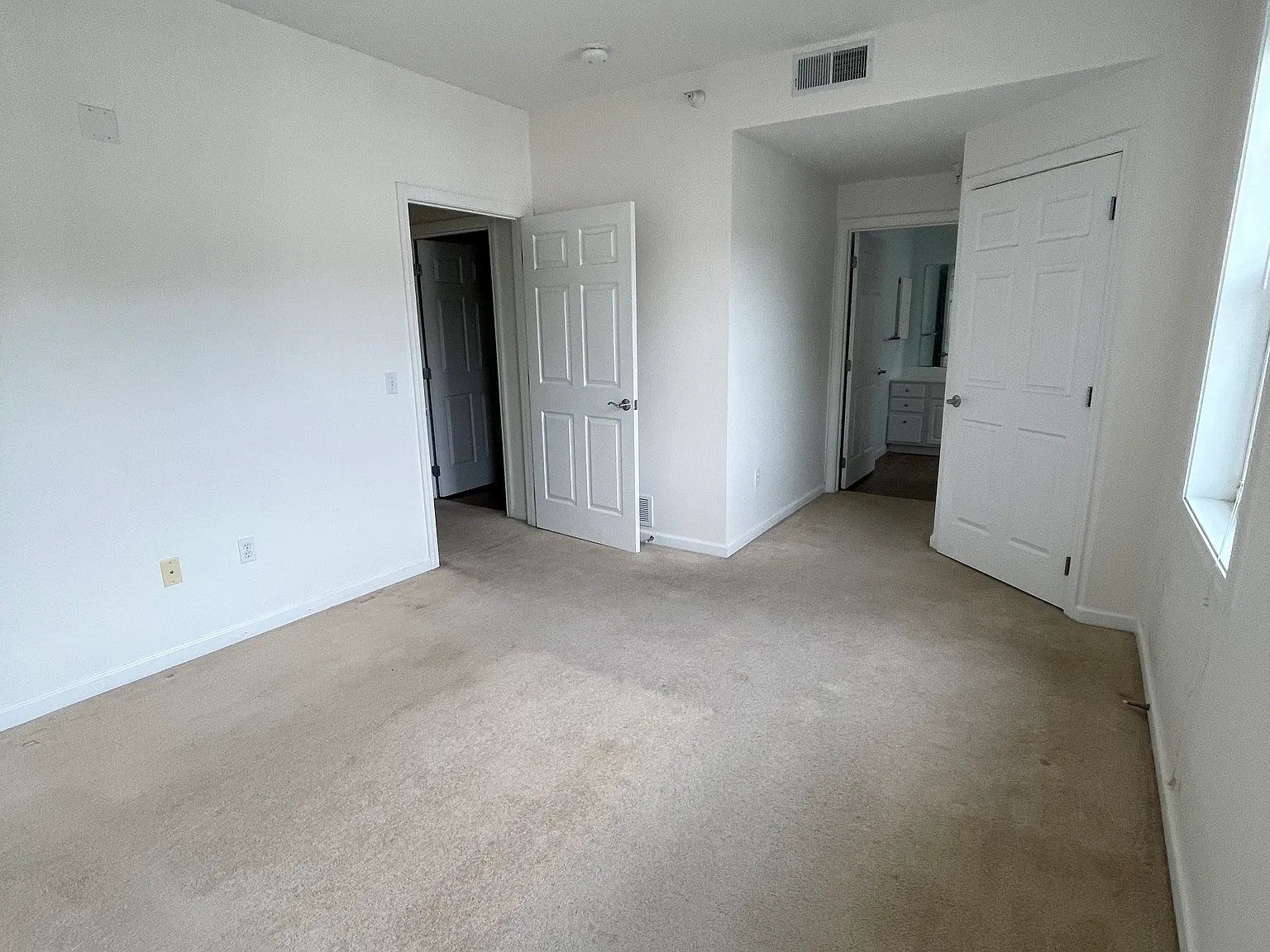 2 bed, 1237 sqft, $2,350 — Photo 3