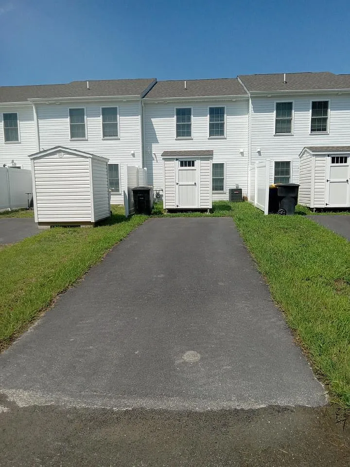 3 bed, 2.5 bath, 1428 sqft, $2,250 — Photo 2