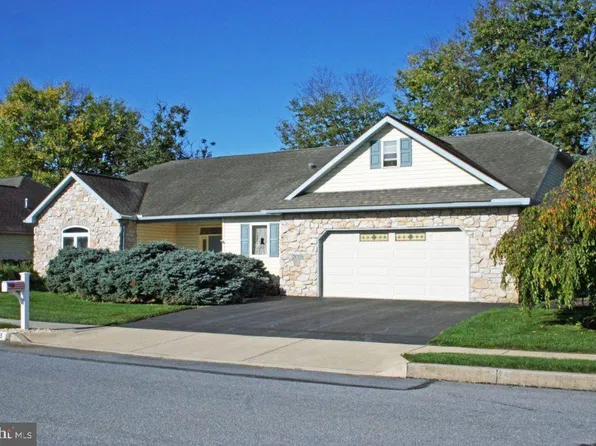 555 Blossom Trl, Mount Joy, PA 17552