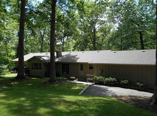 8298 N Crestwood Pl, West terre haute, IN 47885